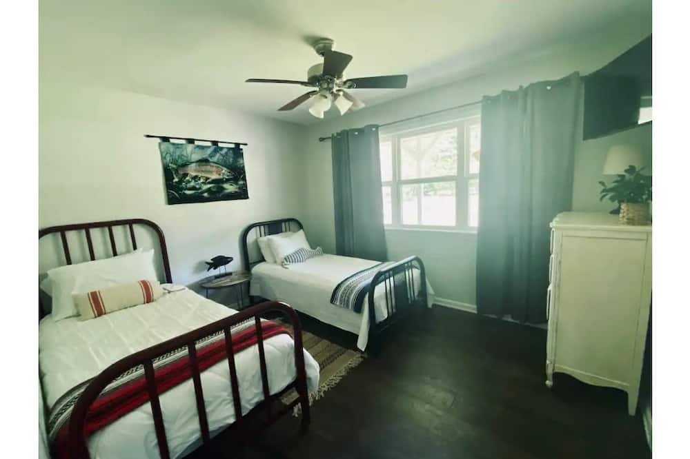 Photo of Bedroom in Pangburn