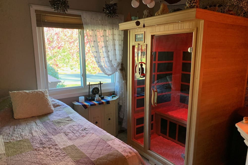 Photo of Bedroom in Maplewood