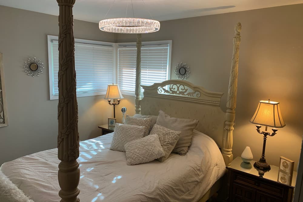 Photo of Bedroom in Maplewood