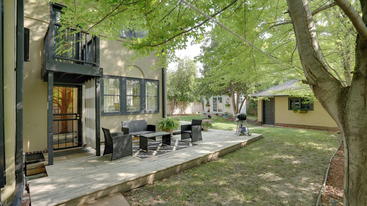 Photo of Outdoor in Lynnhurst