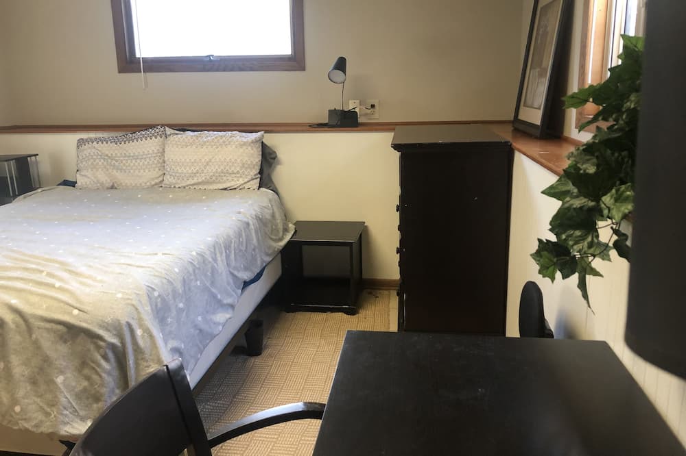 Photo of Bedroom in West Bloomington