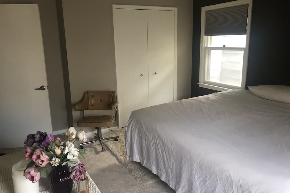 Photo of Bedroom in West Bloomington