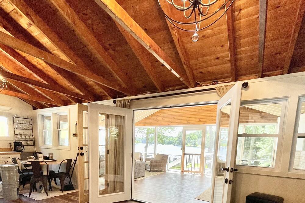 Photo of Livingroom in Hillsboro