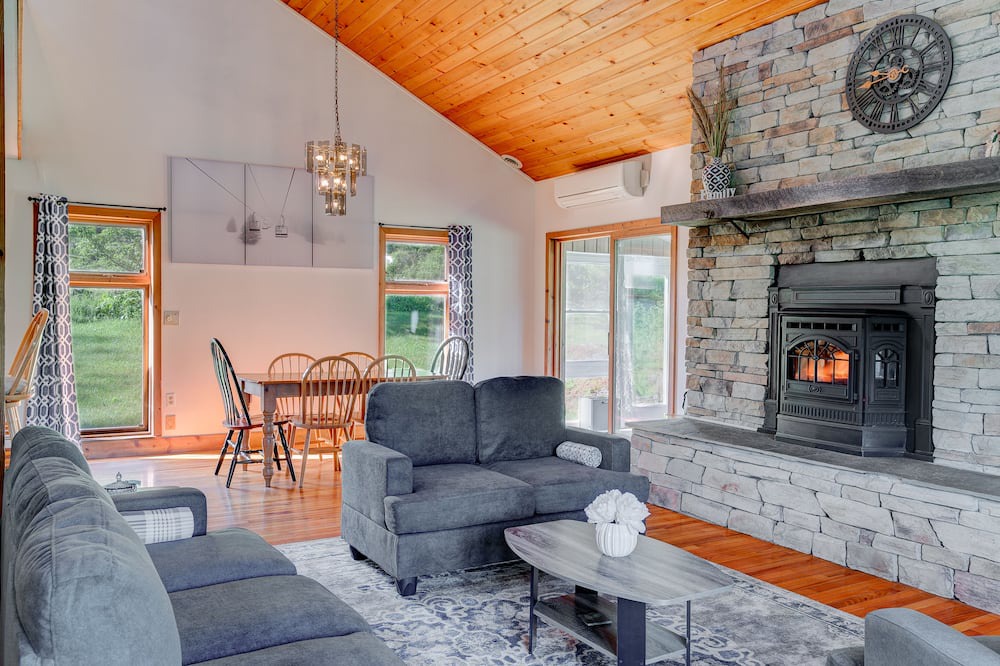 Photo of Livingroom in East Haven  Rutland County