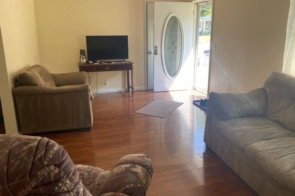 Photo of Livingroom in Newtown