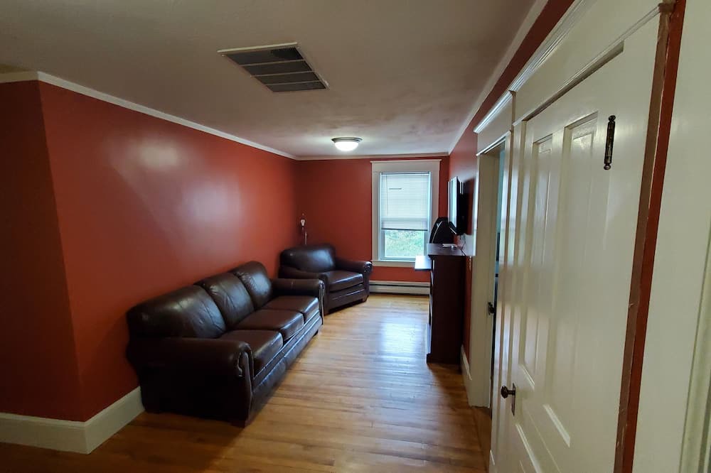 Photo of Livingroom in Lyndon Center
