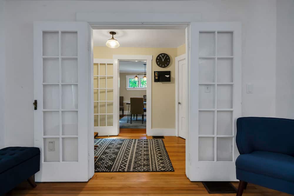 Photo of Livingroom in Acton