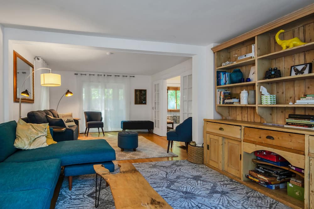 Photo of Livingroom in Acton