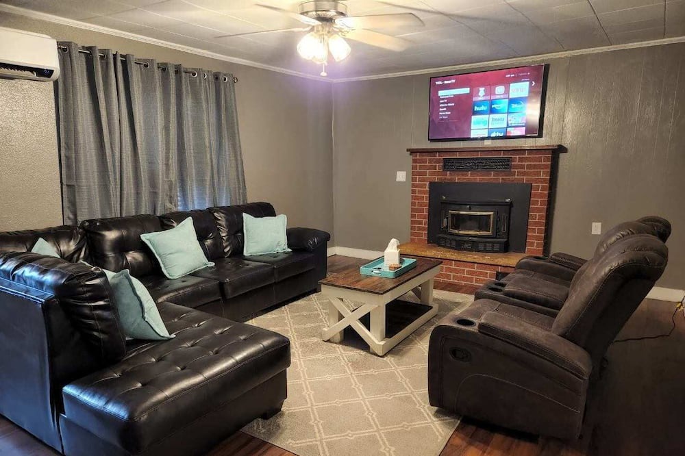 Photo of Livingroom in Mammoth Spring