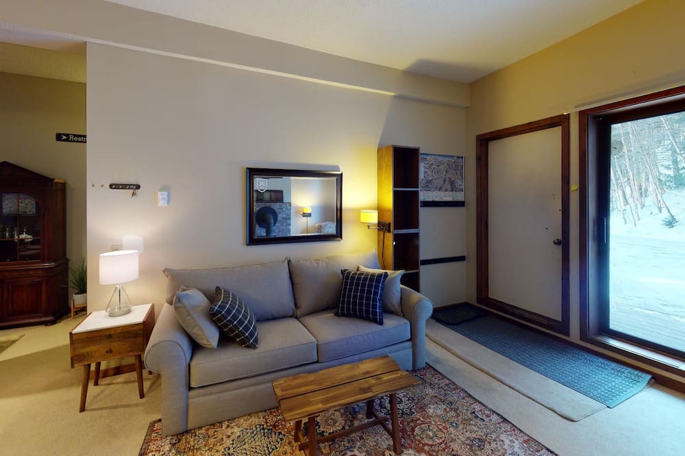 Photo of Livingroom in Pittsfield