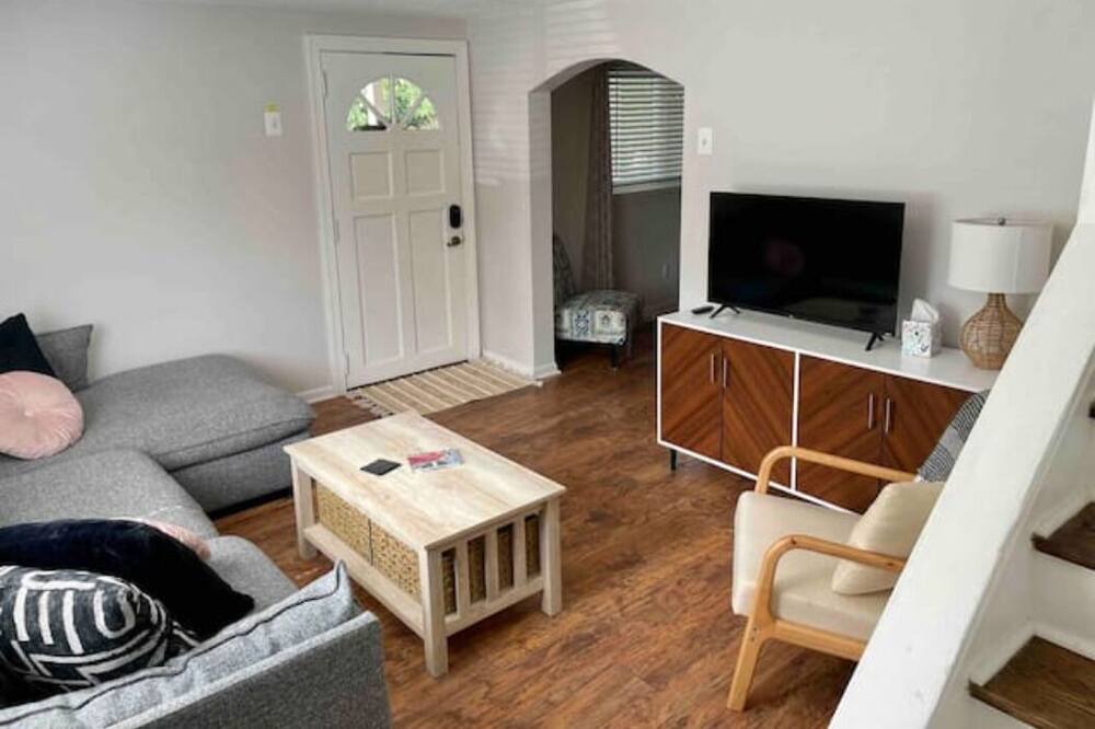 Photo of Livingroom in Leetsdale
