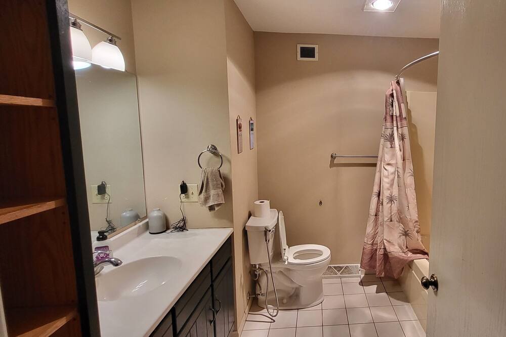 Photo of Bathroom in Rothschild
