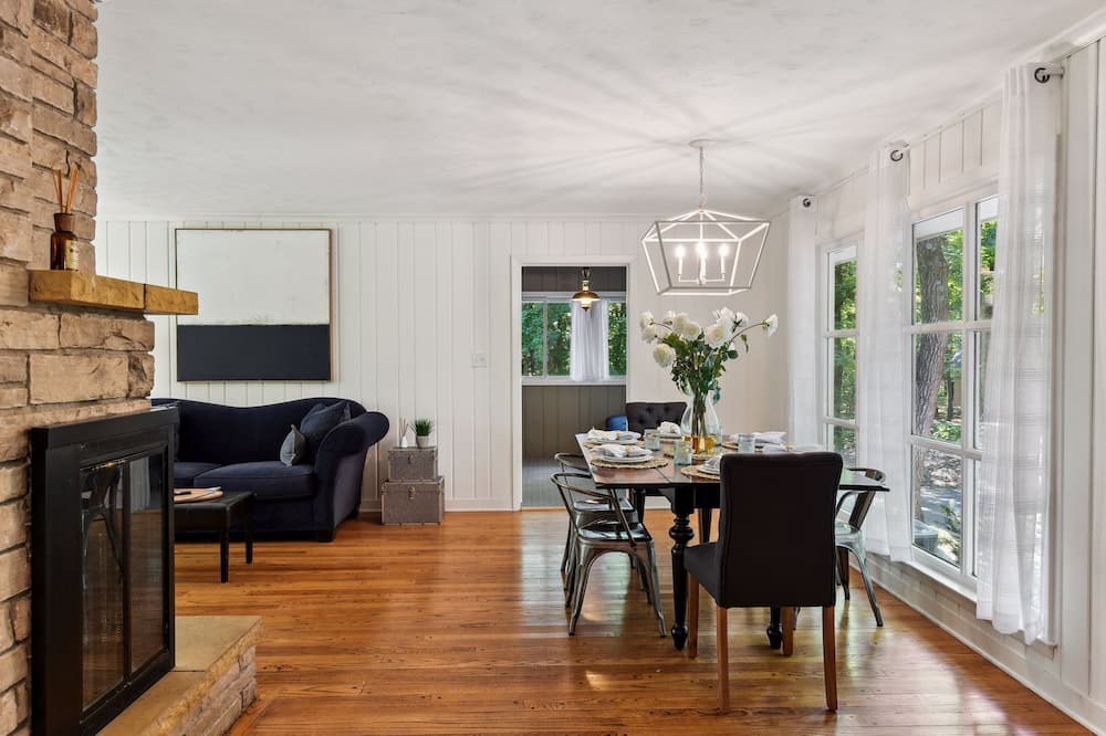 Photo of Livingroom in Shorewood