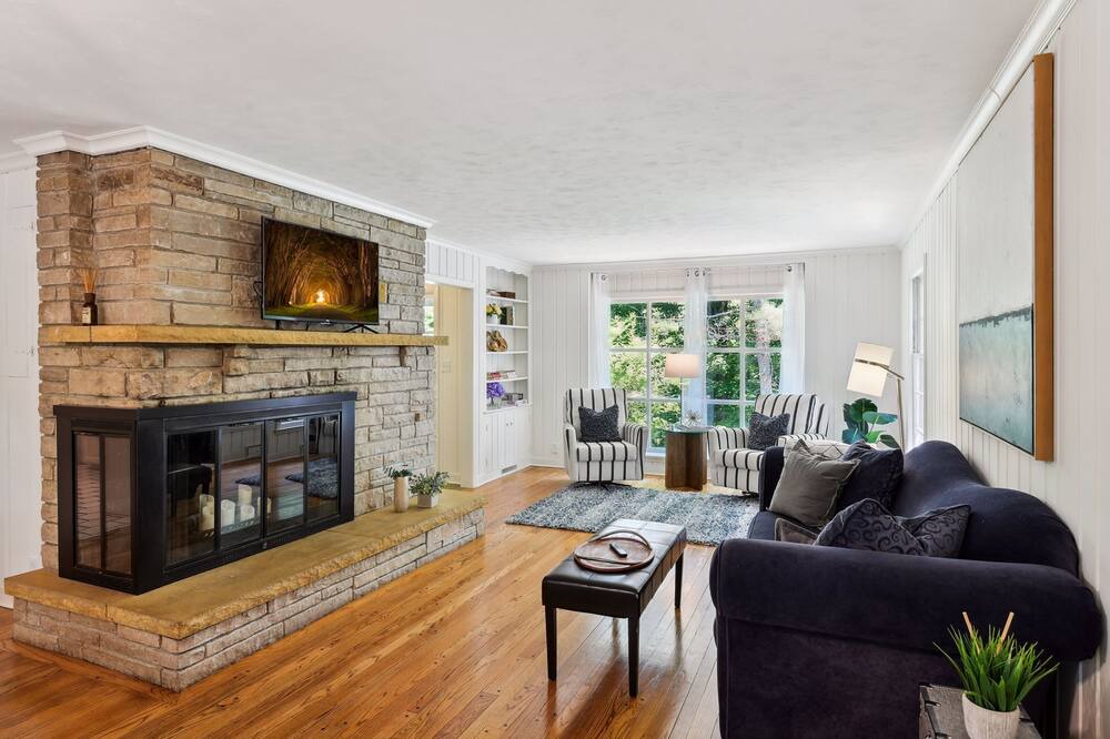 Photo of Livingroom in Shorewood
