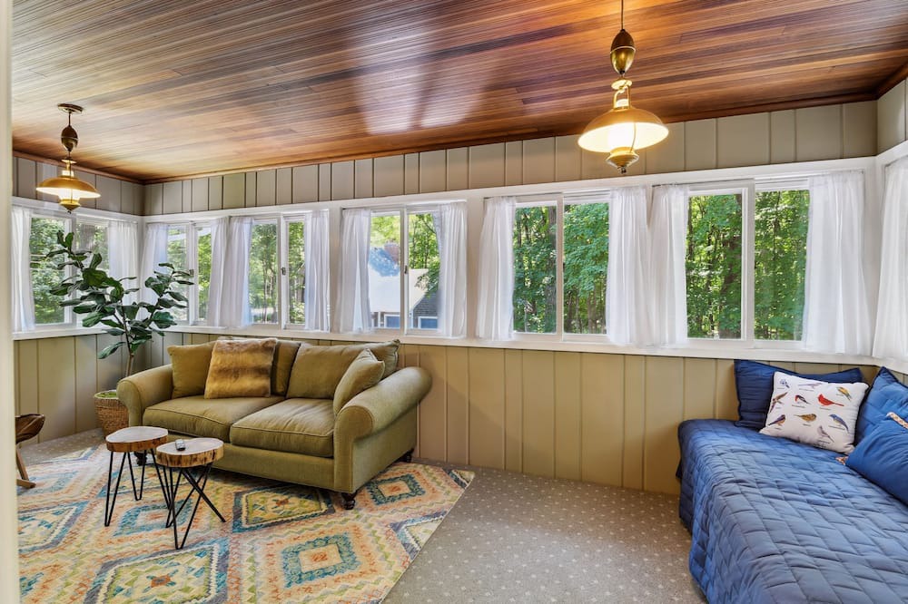 Photo of Livingroom in Shorewood