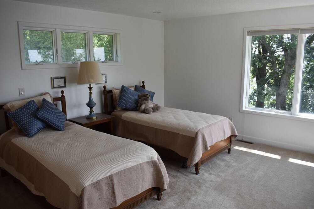 Photo of Bedroom in Mound
