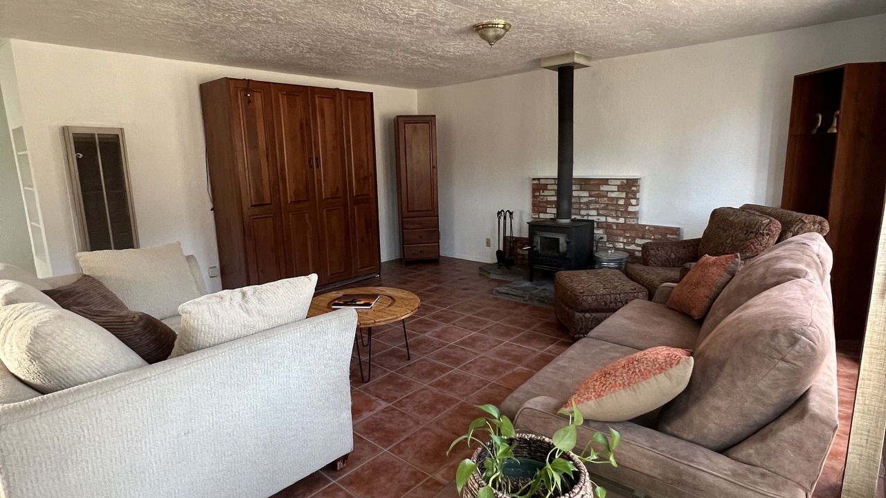 Photo of Livingroom in Sandia Knolls