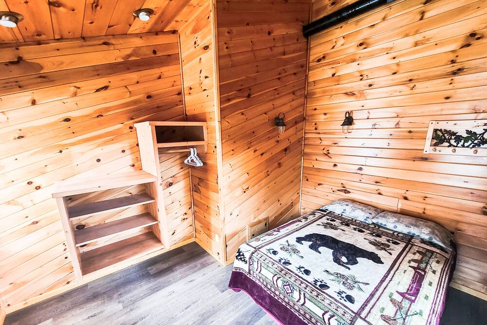 Photo of Bedroom in Chief Lake