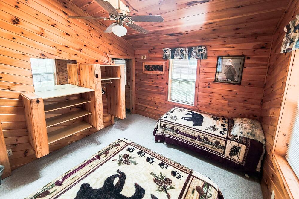 Photo of Bedroom in Chief Lake