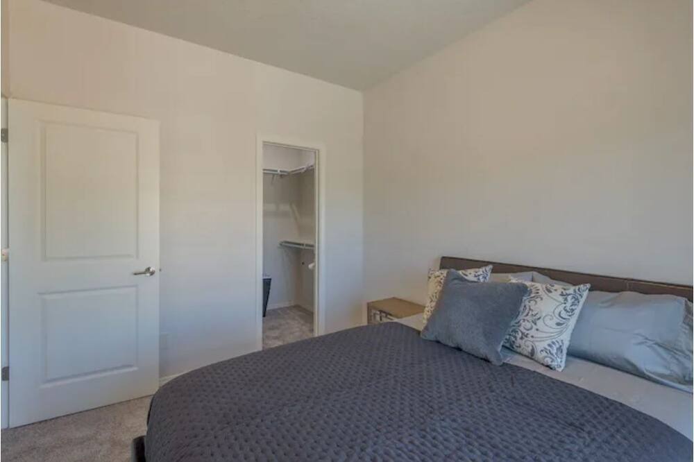 Photo of Bedroom in Alamedan Valley