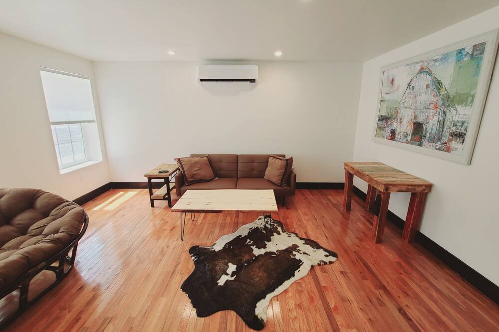 Photo of Livingroom in West Coxsackie