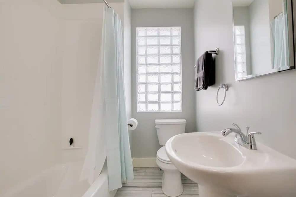 Photo of Bathroom in Merriam Park