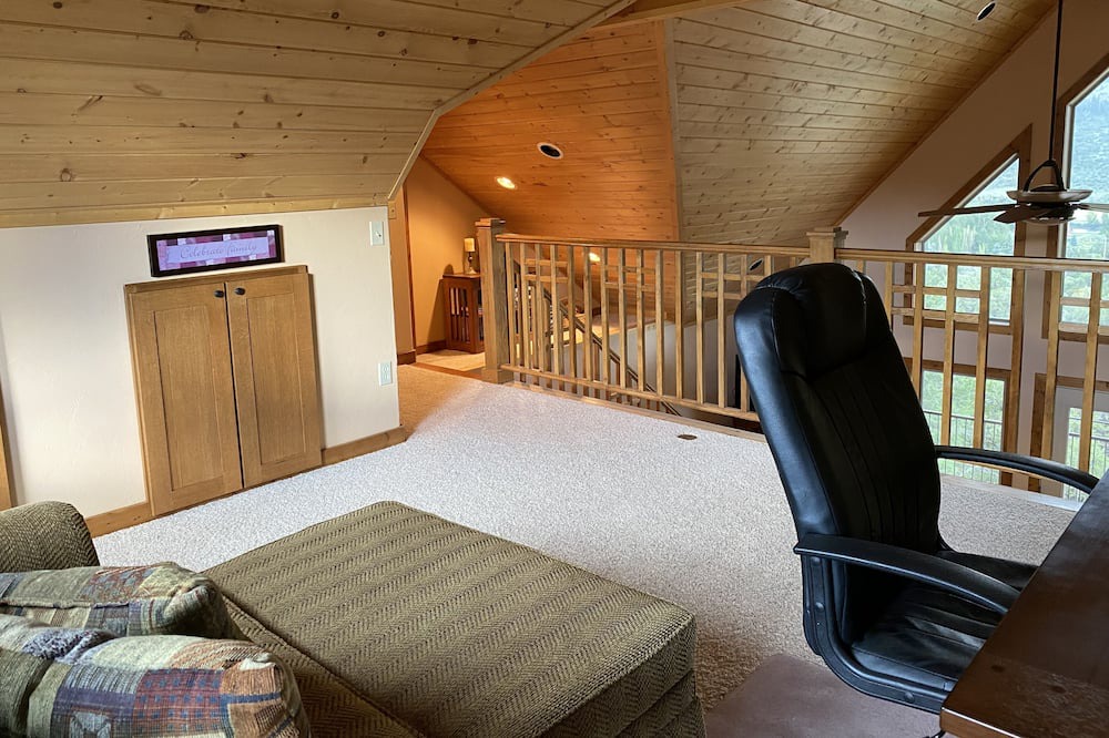 Photo of Bedroom in Alpine Village