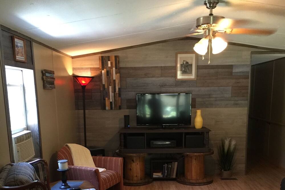 Photo of Livingroom in Schuyler Falls