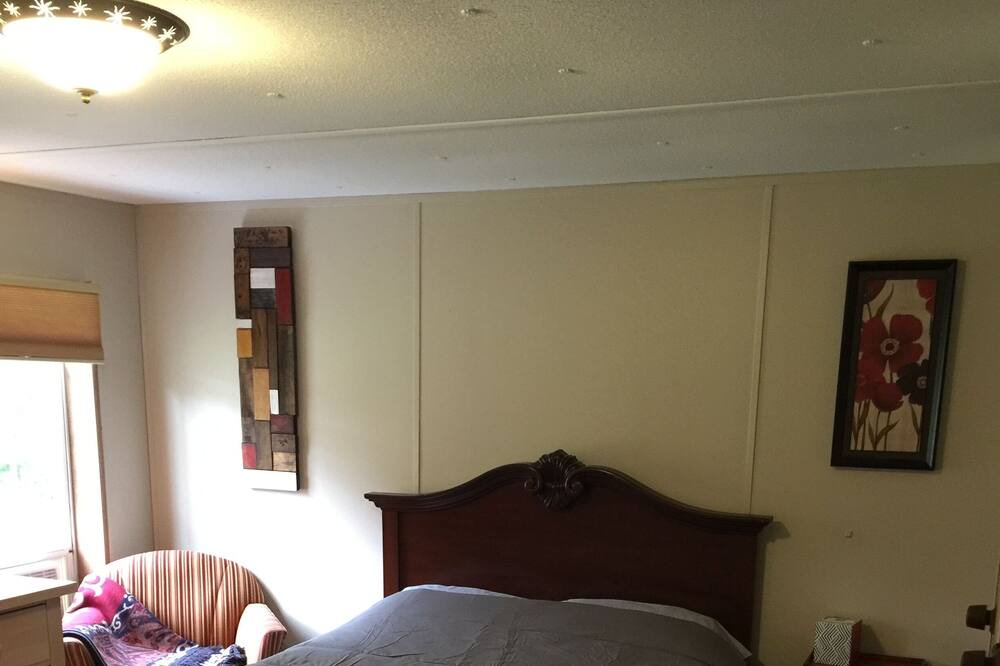 Photo of Bedroom in Schuyler Falls