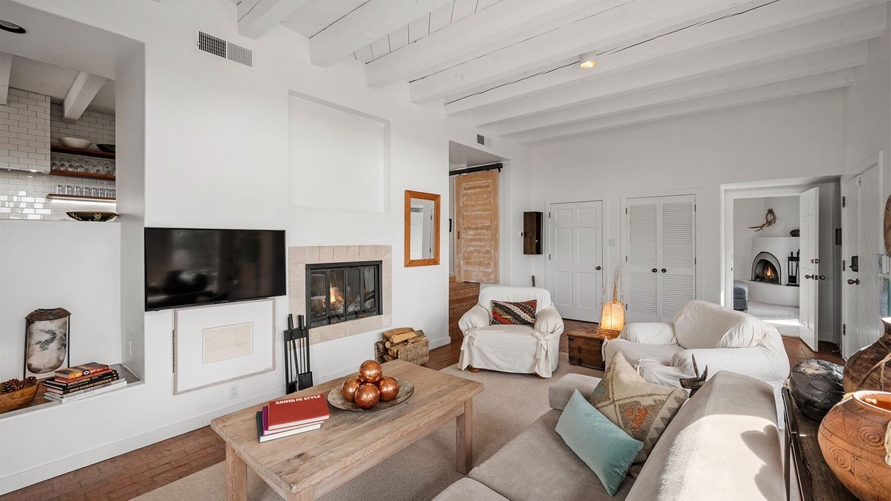 Photo of Livingroom in Nambe Pueblo
