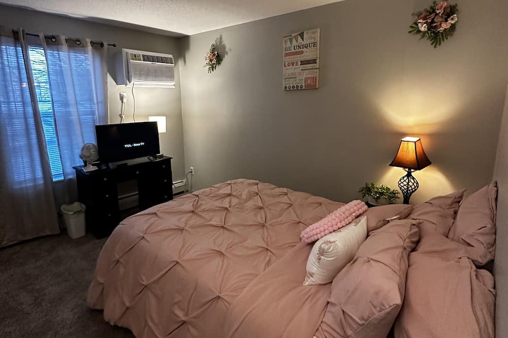 Photo of Bedroom in West Bloomington