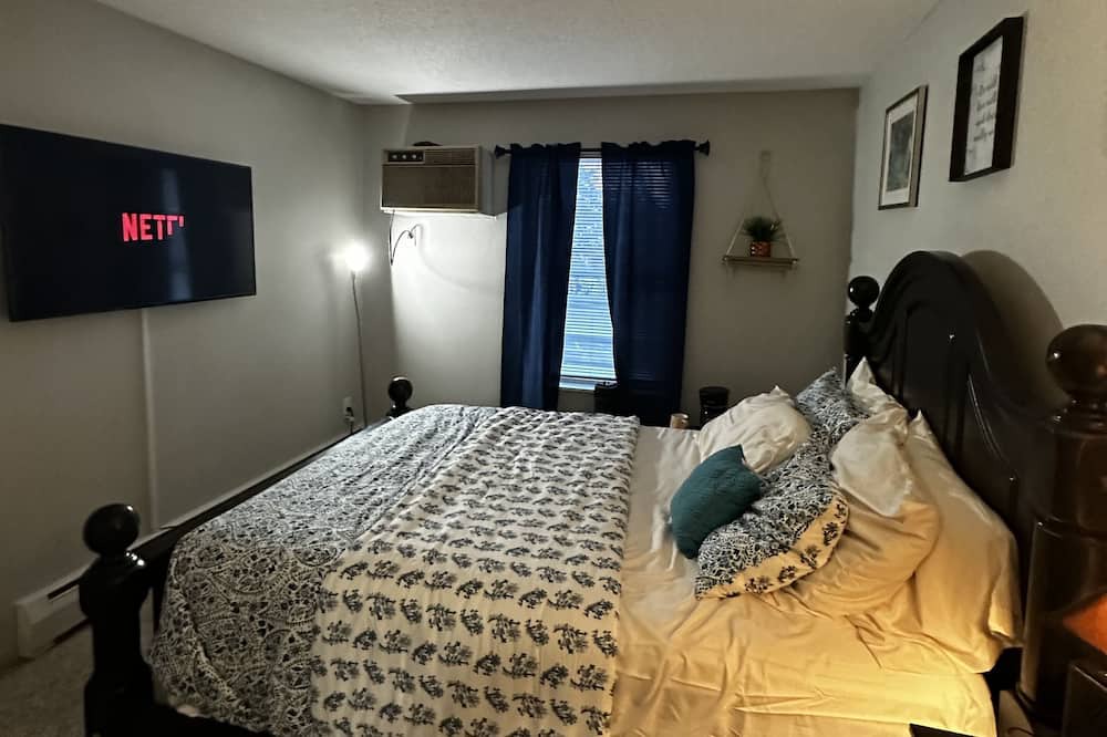 Photo of Bedroom in West Bloomington