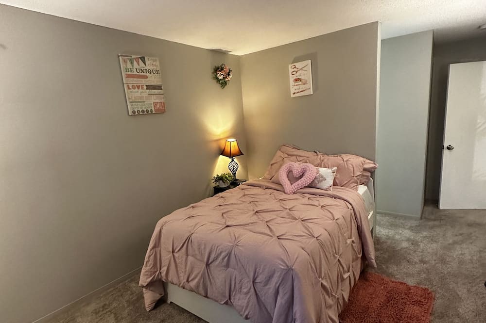 Photo of Bedroom in West Bloomington