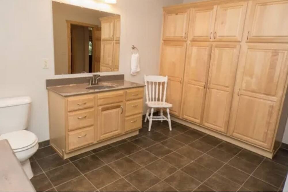 Photo of Bathroom in Hudson