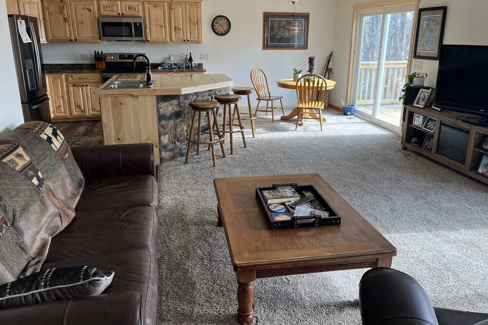 Photo of Livingroom in Jim Falls