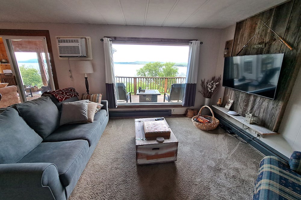 Photo of Livingroom in Lake City