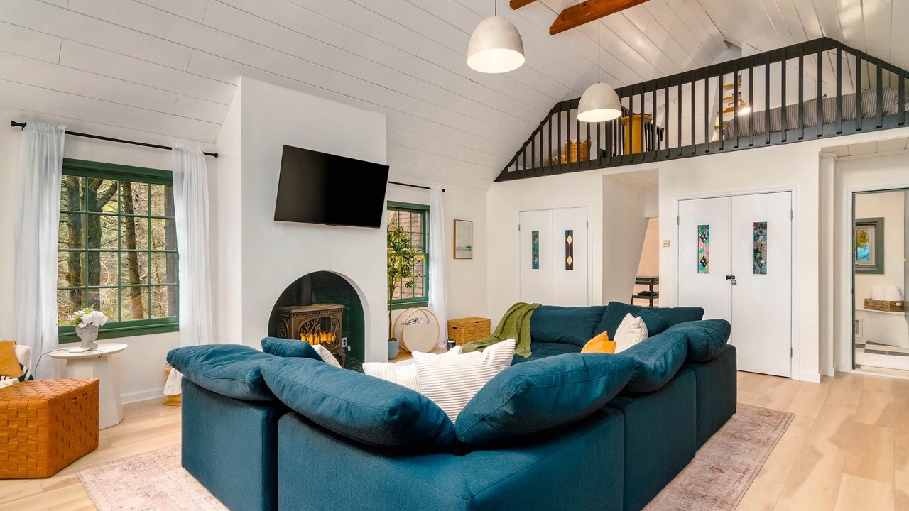 Photo of Livingroom in Middlefield