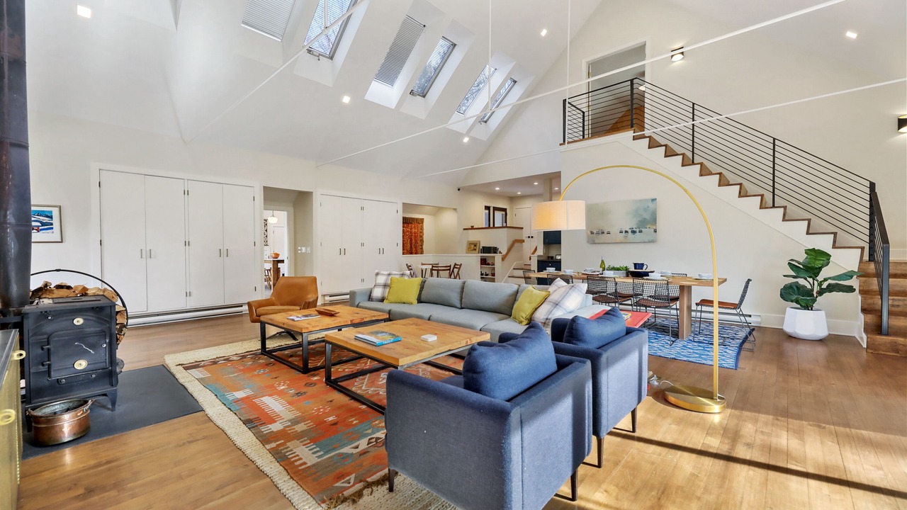 Photo of Livingroom in Tyringham