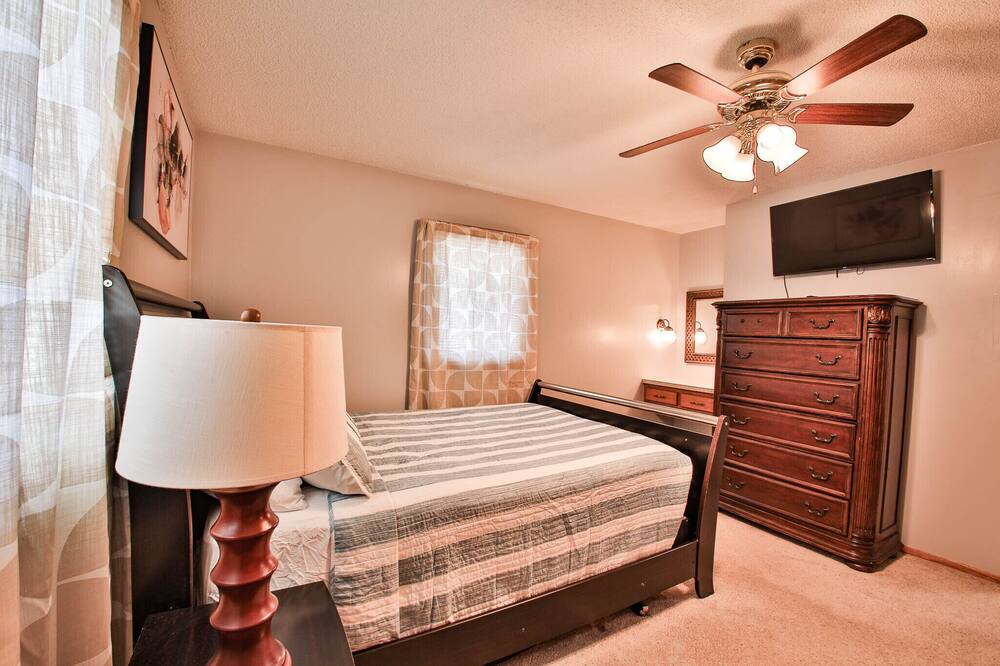 Photo of Bedroom in Mounds View