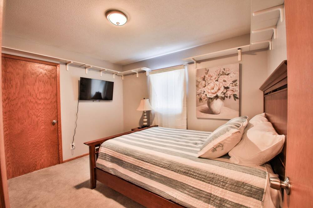 Photo of Bedroom in Mounds View