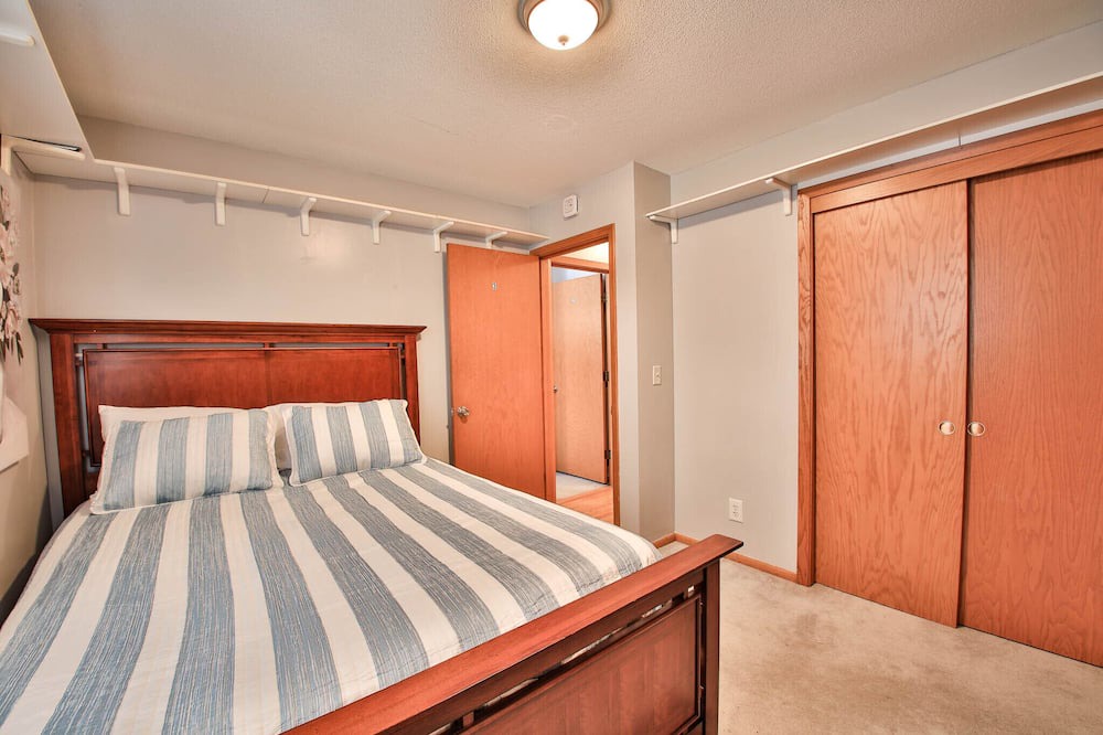 Photo of Bedroom in Mounds View