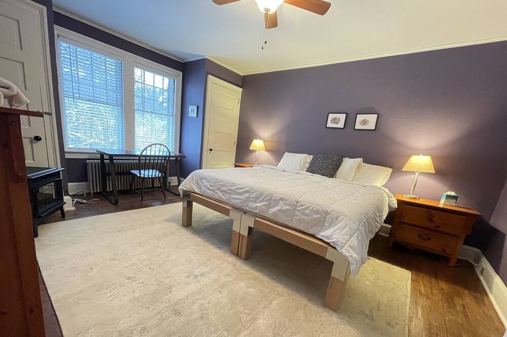 Photo of Bedroom in Williamsville