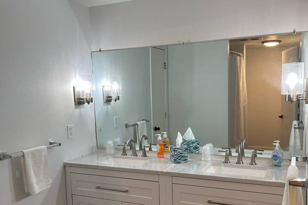 Photo of Bathroom in Hillsboro