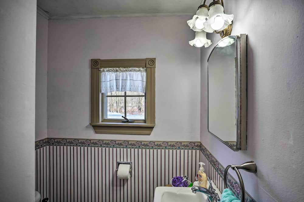 Photo of Bathroom in Williamstown