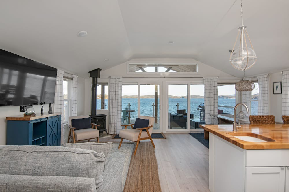 Photo of Livingroom in Malletts Bay