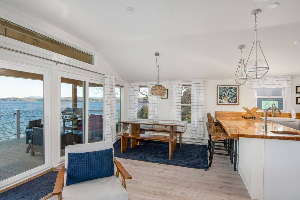 Photo of Livingroom in Malletts Bay