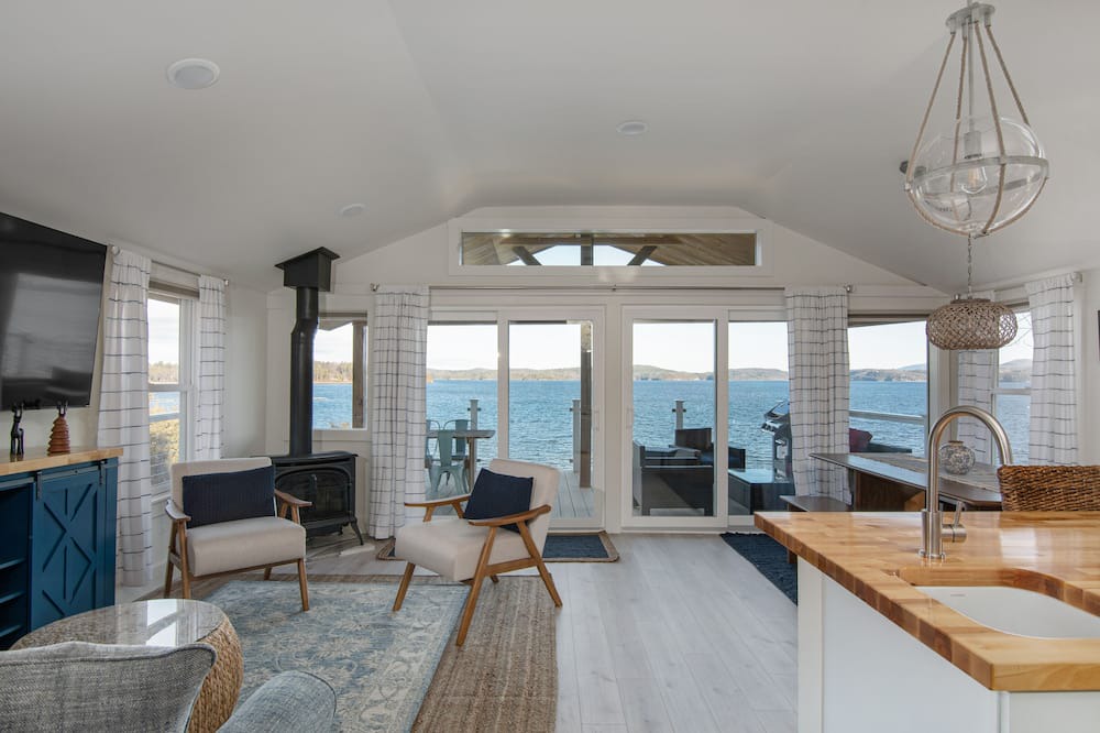 Photo of Livingroom in Malletts Bay