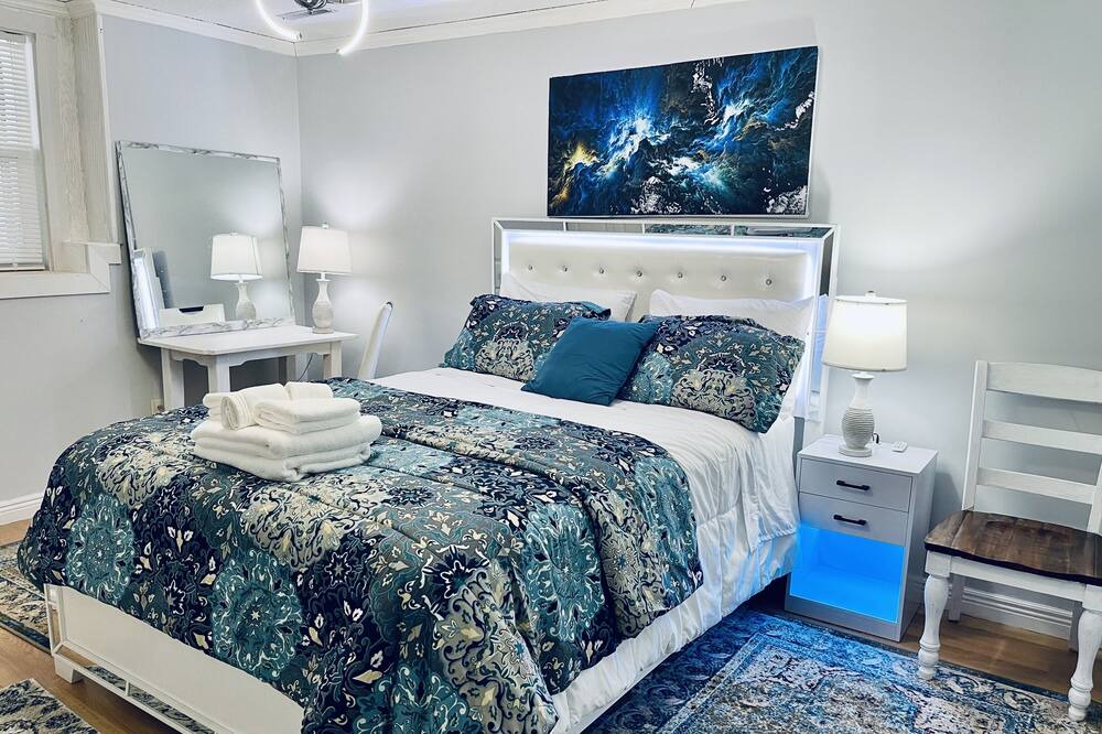 Photo of Bedroom in Maplewood
