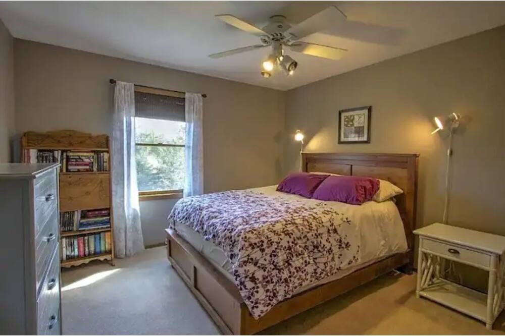 Photo of Bedroom in Isanti