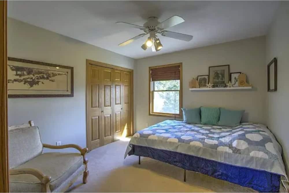 Photo of Bedroom in Isanti
